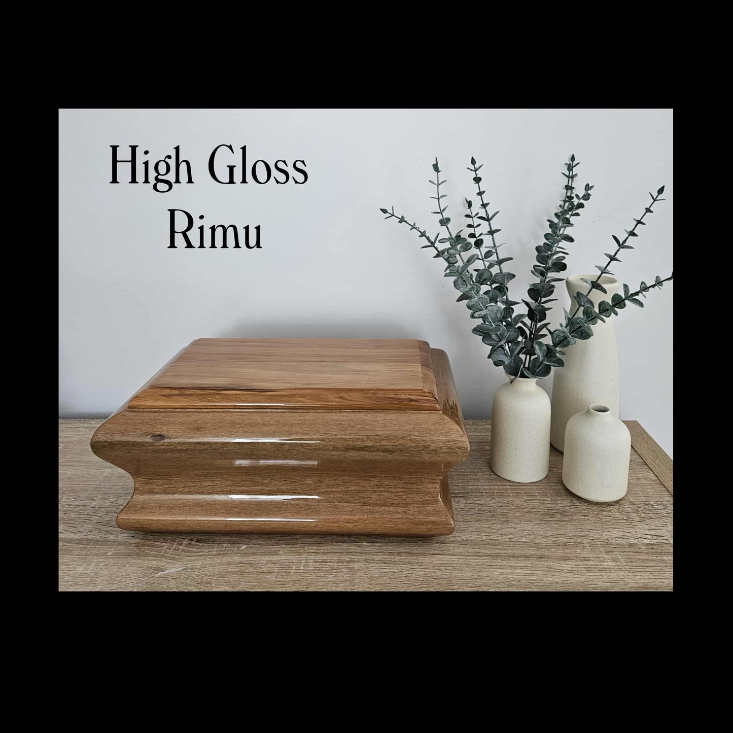 Gloss finish Rimu Urn