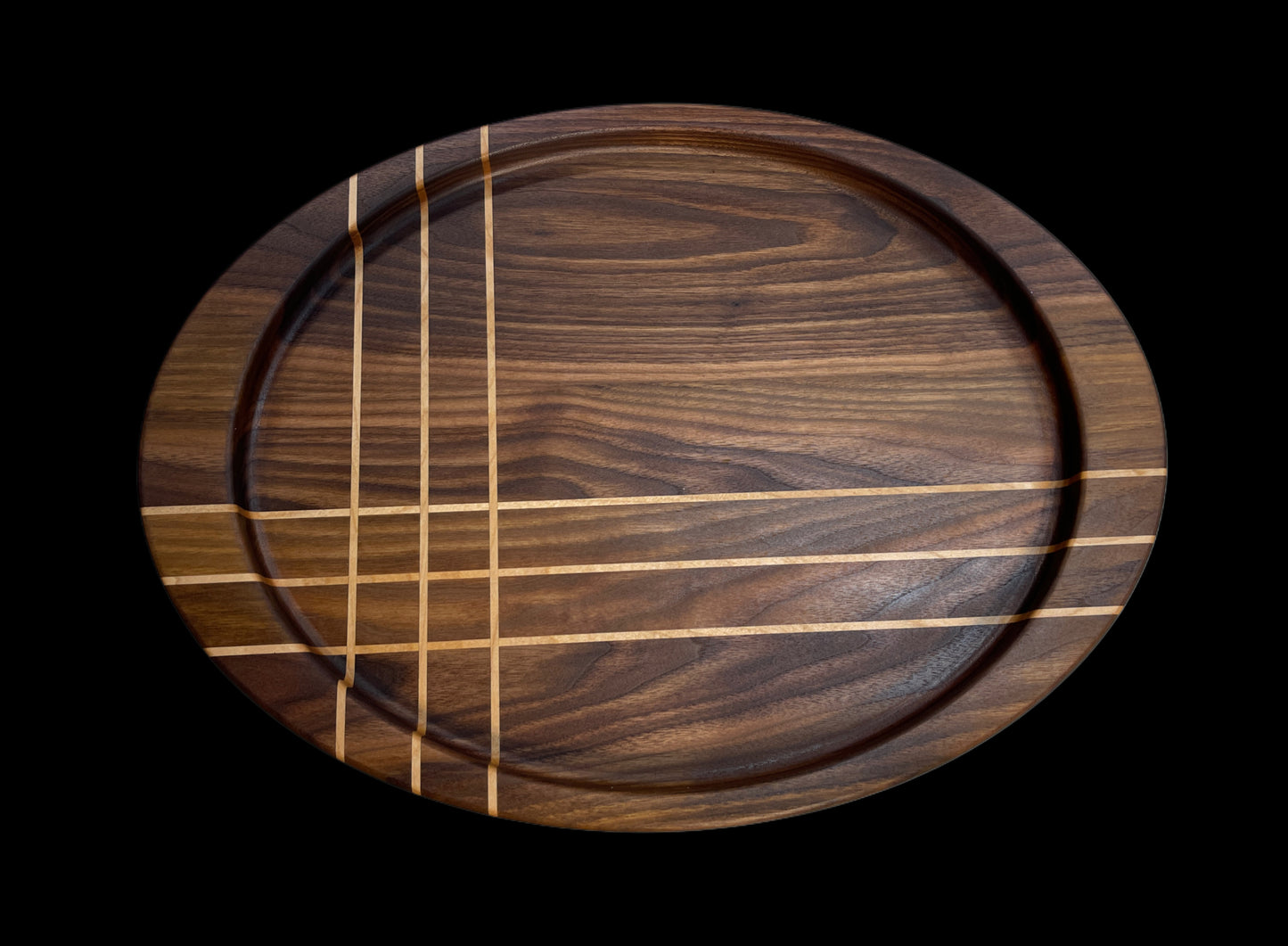 Handmade oval pattern charcuterie / cheese board. Made from premium hardwoods Walnut & Maple . Ideal for home entertaining and gifting, including weddings, housewarming, corporate and special gifts for him & he